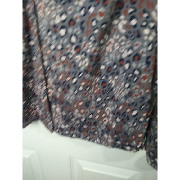 Boden Woman 8P Blouse Leopard Gray V Button Front Long Sleeve - Picture 8 of 11
